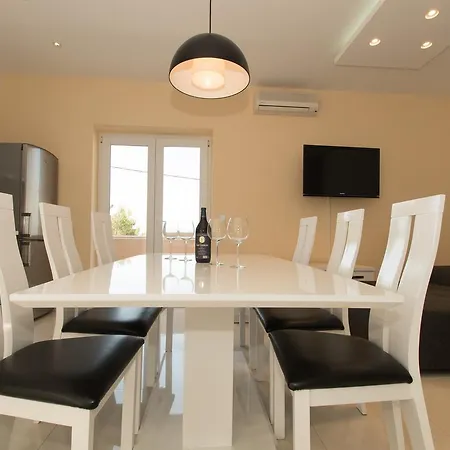 Matko's Oasis * Brela