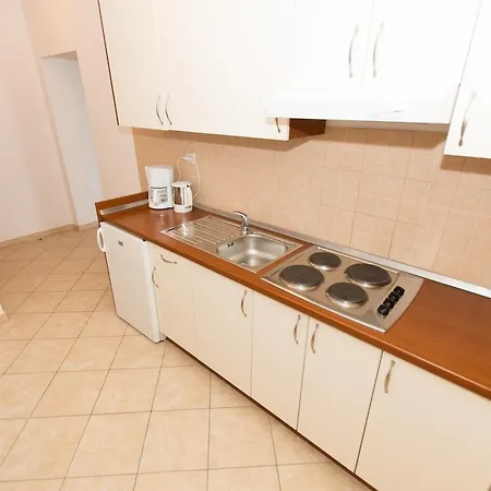 Matko's Oasis Apartment Brela